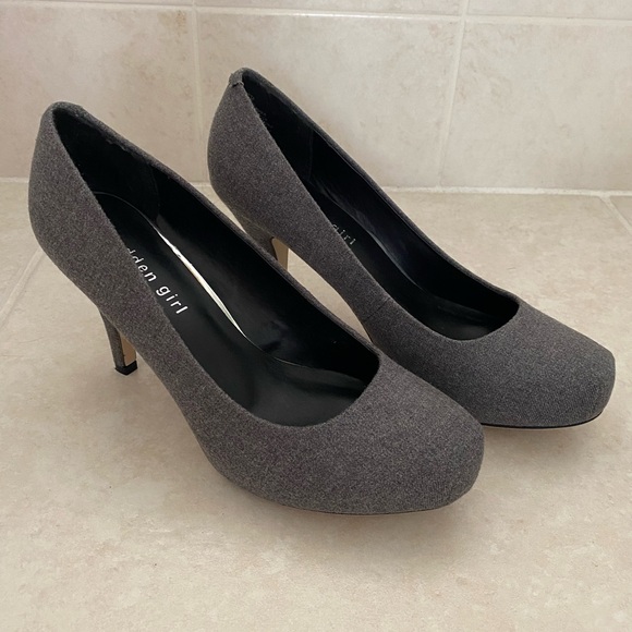 Madden Girl Shoes | GETTA Pumps | Color: Gray Fabric | Size 7.5 - Picture 1 of 4